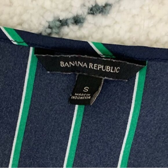 Banana republic silk navy with green pinstripe tank top Size small - Picture 7 of 8
